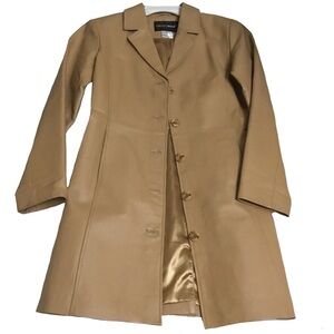 size 6 - Vintage Y2K Metro Style Woman’s Tan 100% Leather Shell Coat